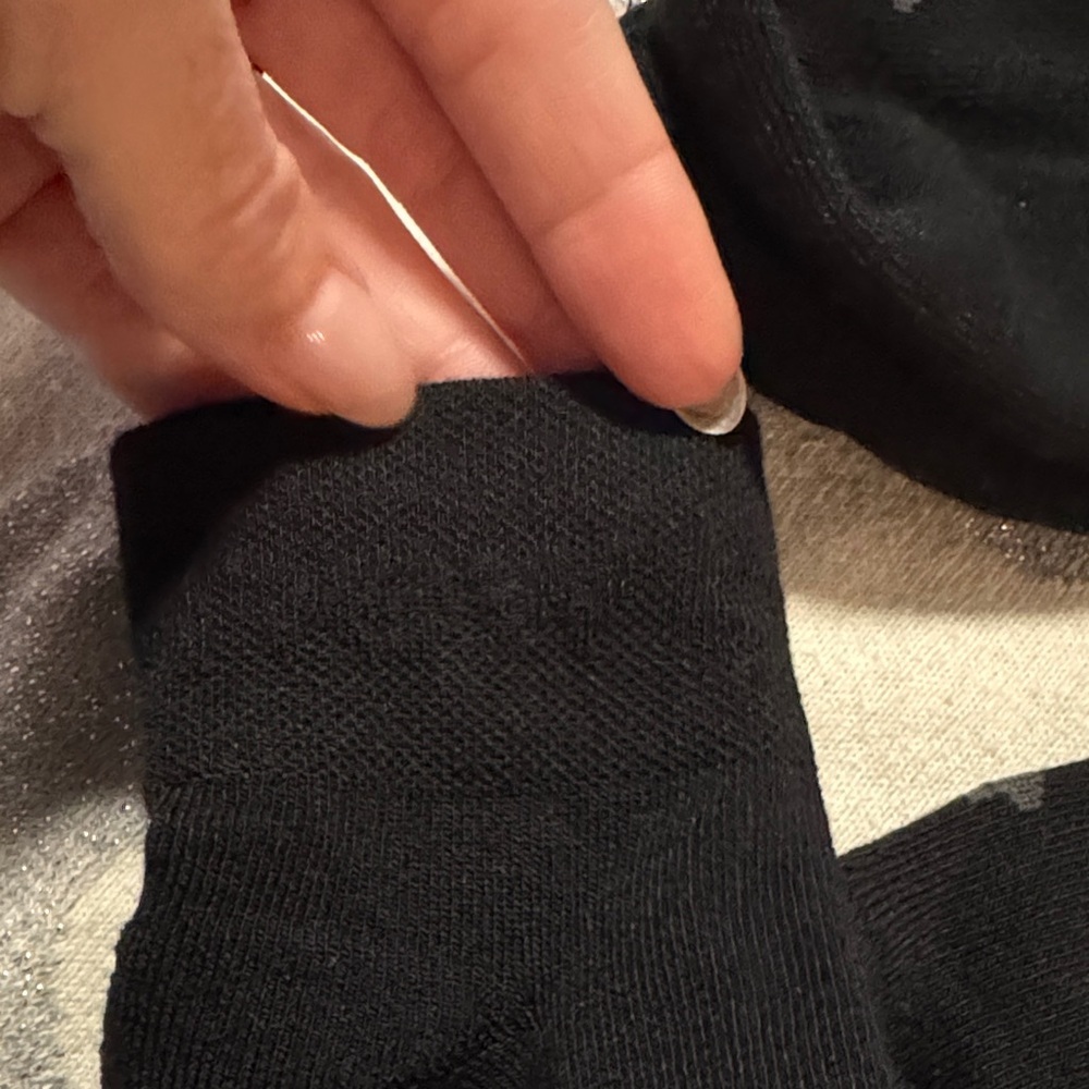 New Balance quarter black socks NWOT 3 pairs - Picture 3 of 4
